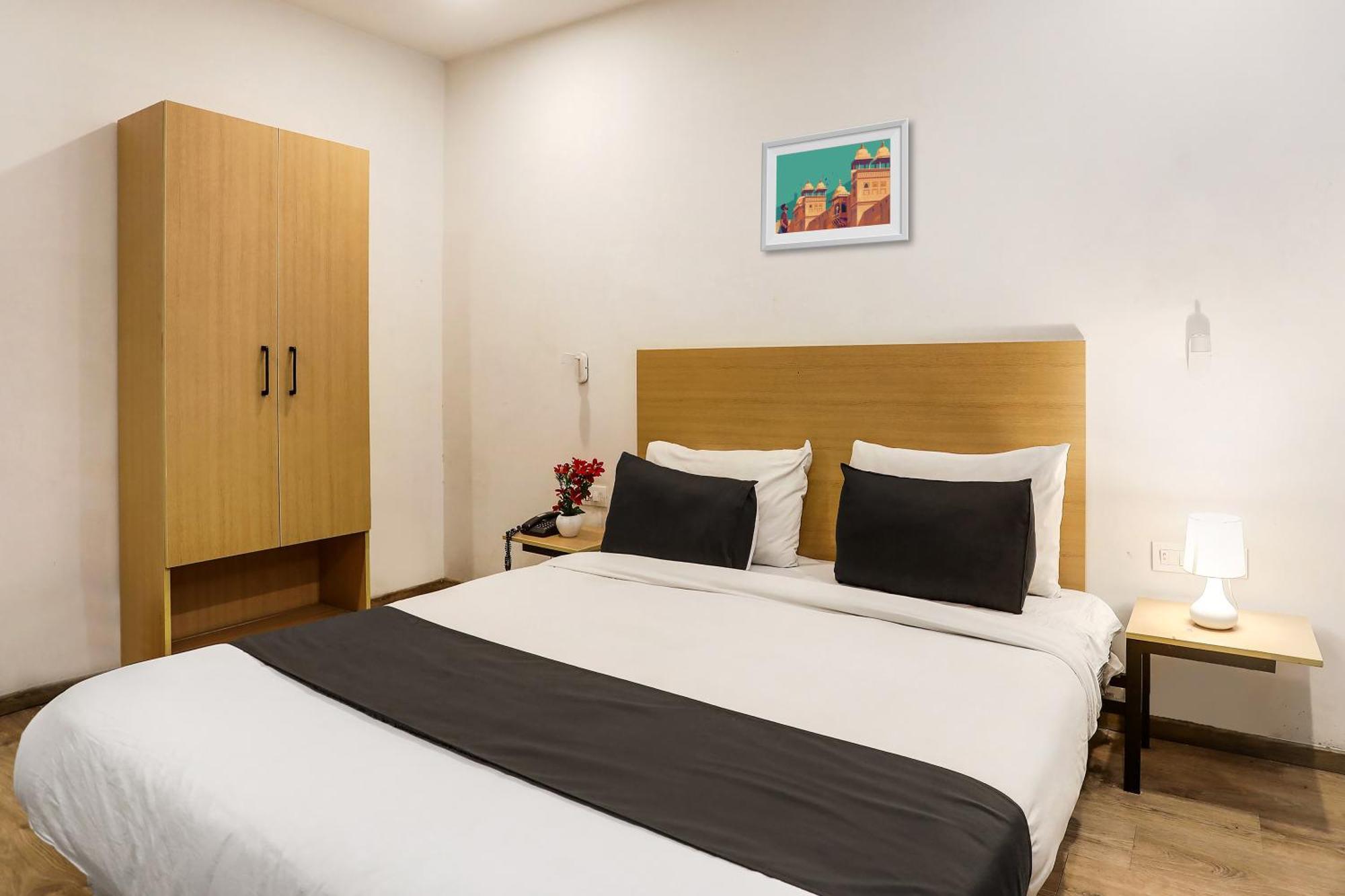 Sururnagar Townhouse Rajdhani Residency מראה חיצוני תמונה