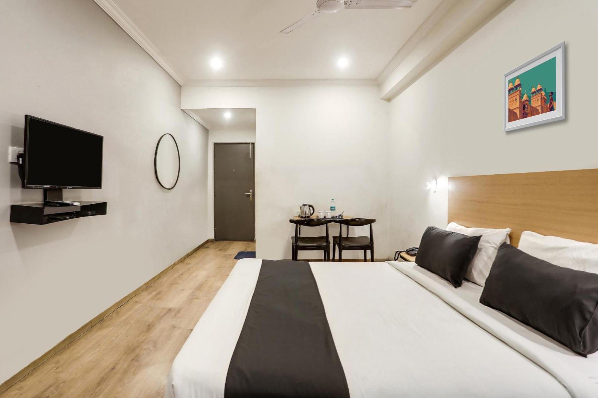Sururnagar Townhouse Rajdhani Residency מראה חיצוני תמונה