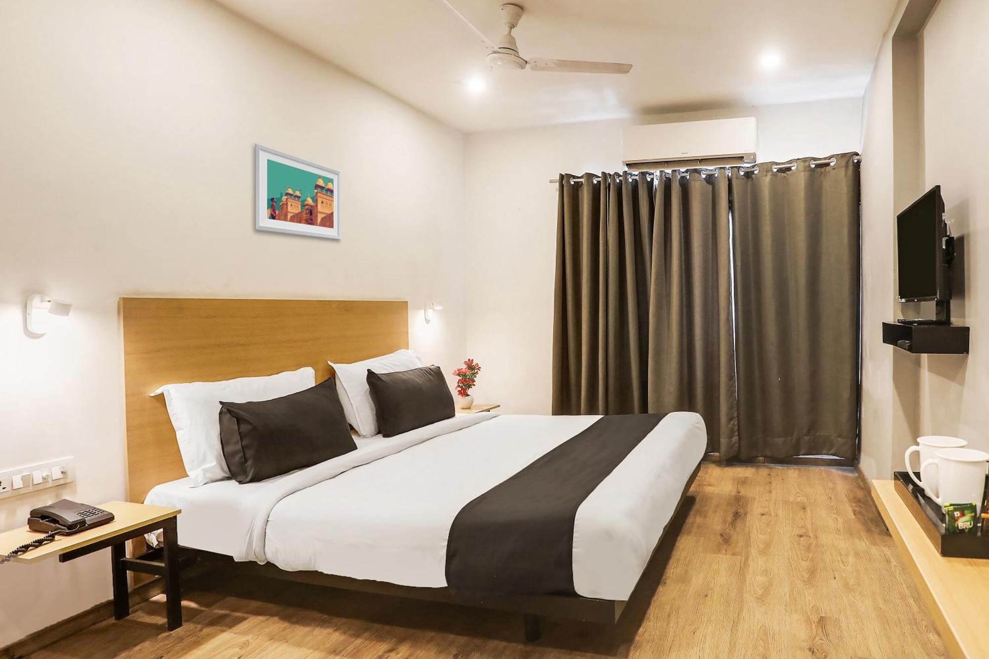Sururnagar Townhouse Rajdhani Residency מראה חיצוני תמונה