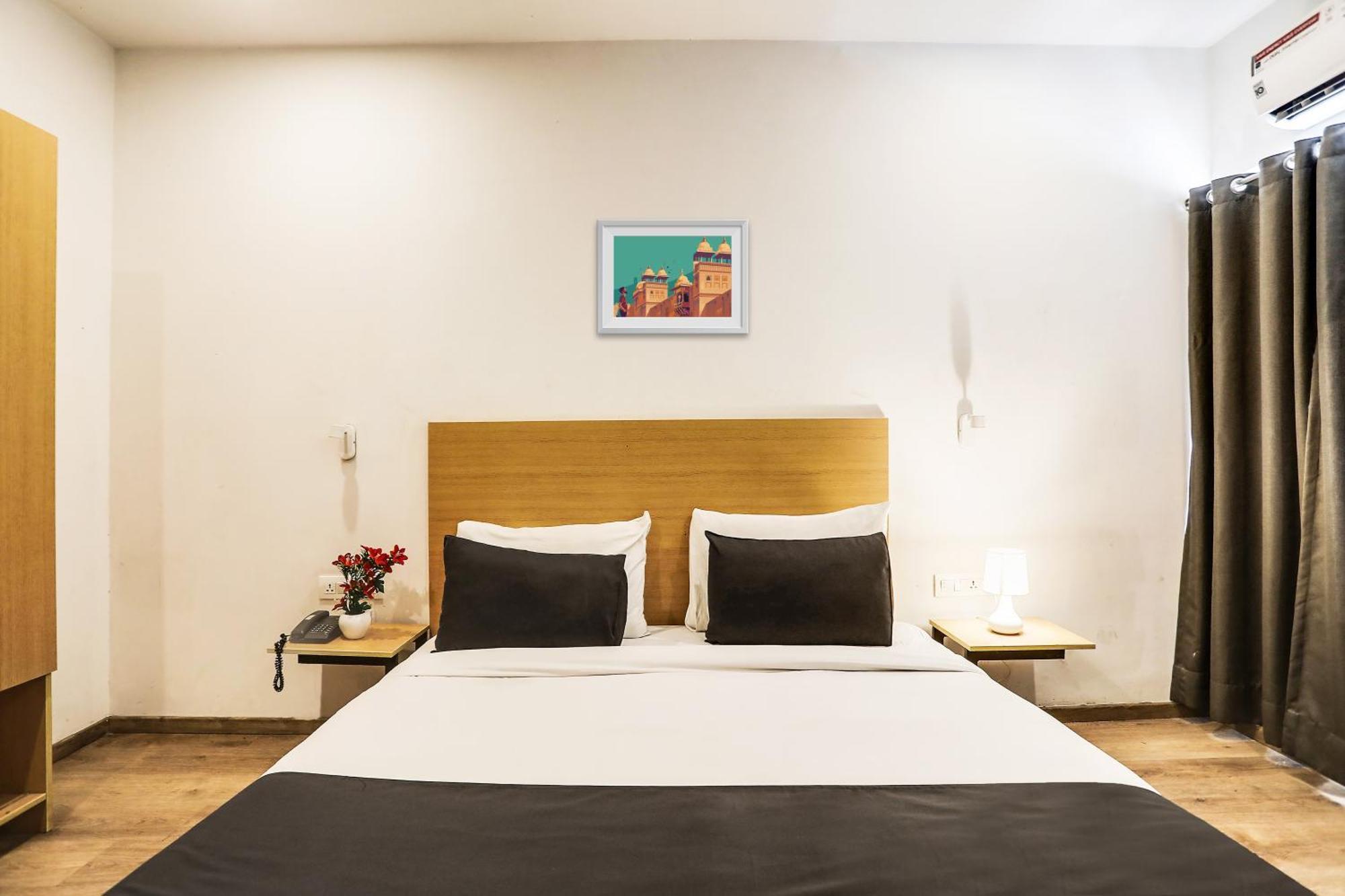 Sururnagar Townhouse Rajdhani Residency מראה חיצוני תמונה