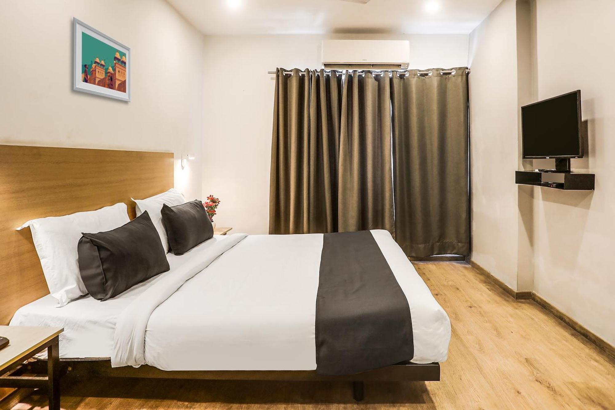 Sururnagar Townhouse Rajdhani Residency מראה חיצוני תמונה